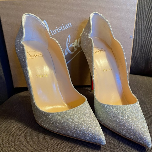 New in Box Louboutin Pumps 👠 - Picture 2 of 8